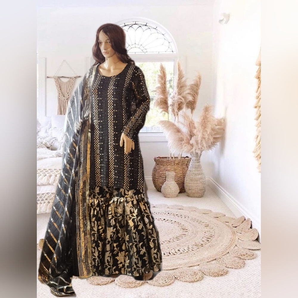 Pakistani Indian gharara/ Tilla and sequins gharara/ Pakistani/ Indian clothes